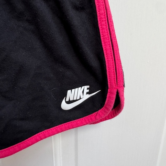 Nike 3T Girls Black Athletic Shorts with Pink Trim - Picture 2 of 5